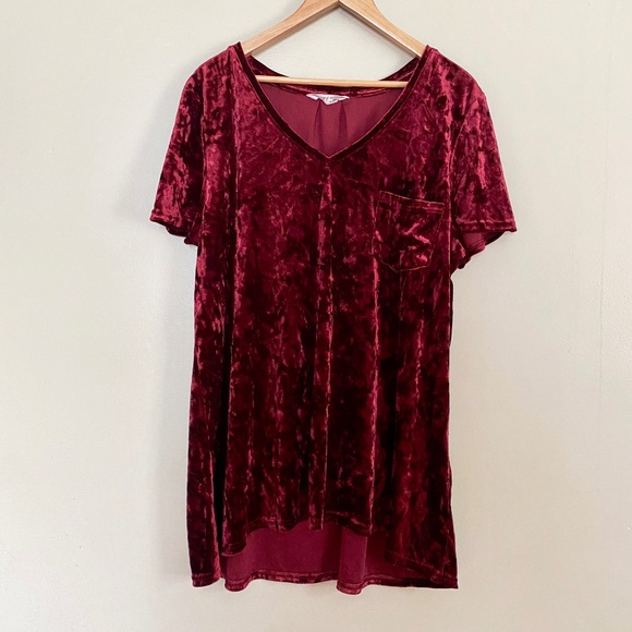 Spring + Mercer Tops - Spring + Mercer Red Velvet Legging Tee XXL